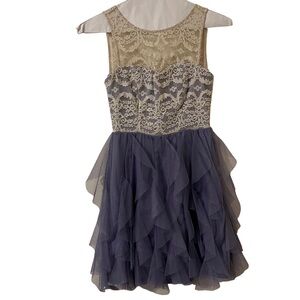 Teeze Me‎ Lavender and Cream Dress Juniors 3/4 Purple Cream Lace Ruffe